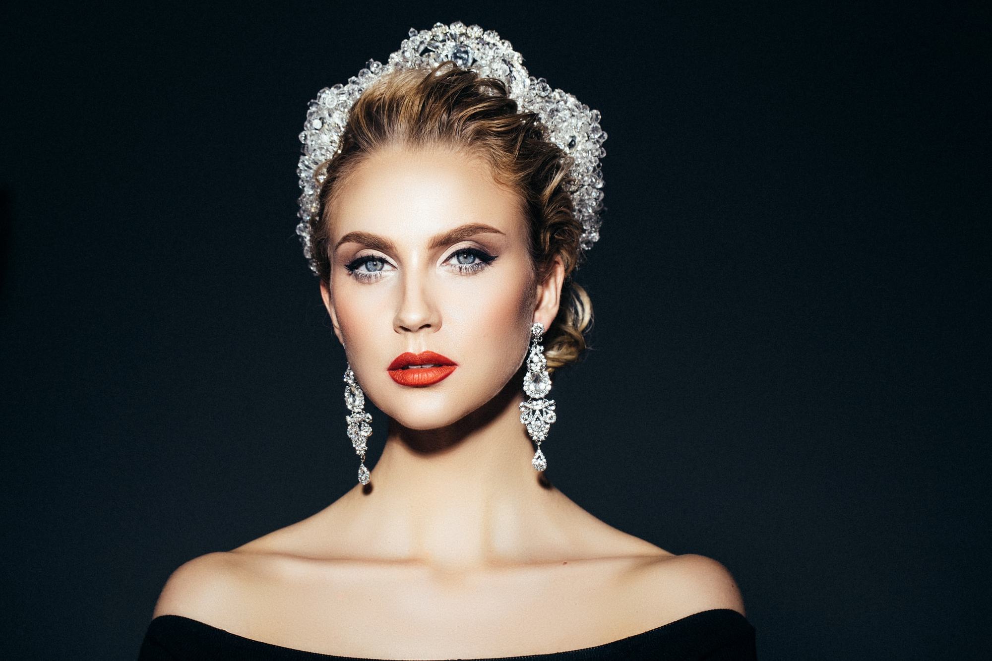 hairstyles with tiara crystal beads low updo