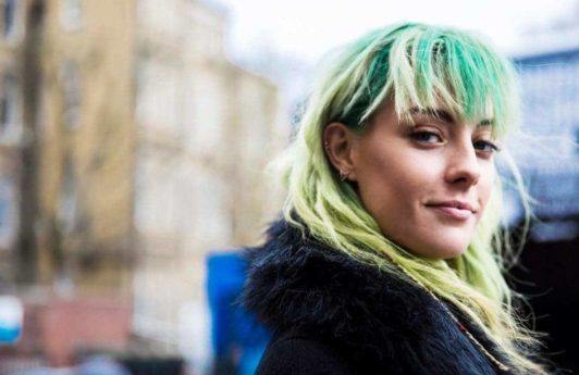 green hair light ombre waves with bangs