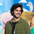 mens hairstyles for round faces: loose curls