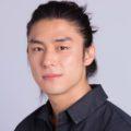 mens hairstyles for round faces: ponytail