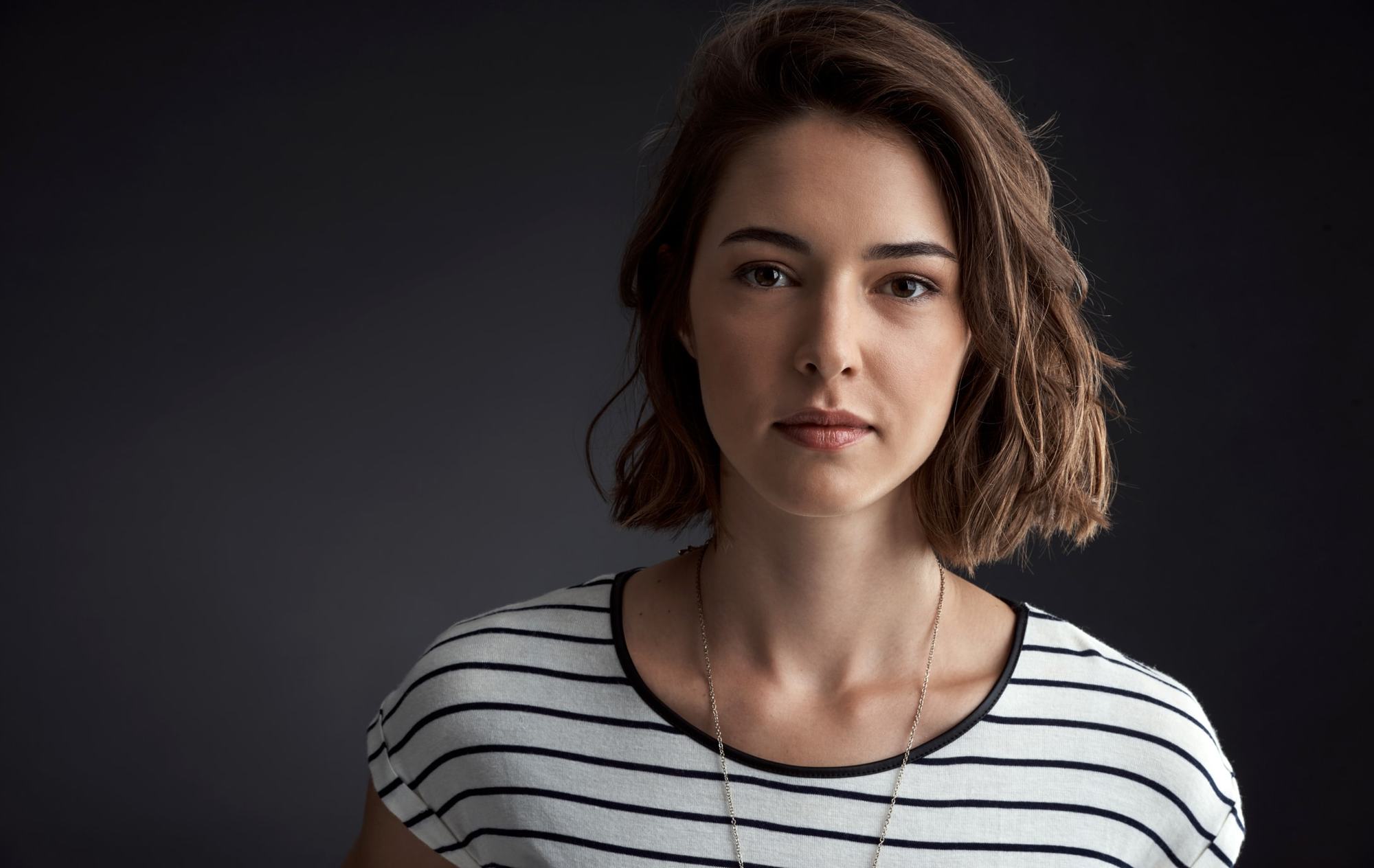 short haircuts for oval faces light brown messy bob