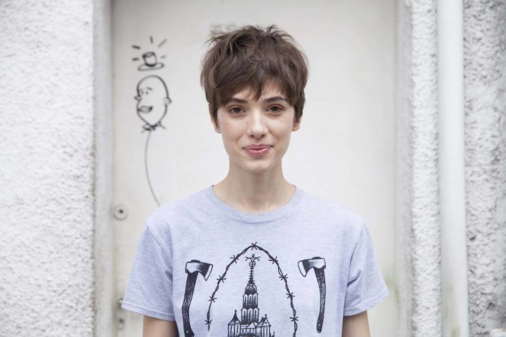 overnight hairstyles: messy bowl cut