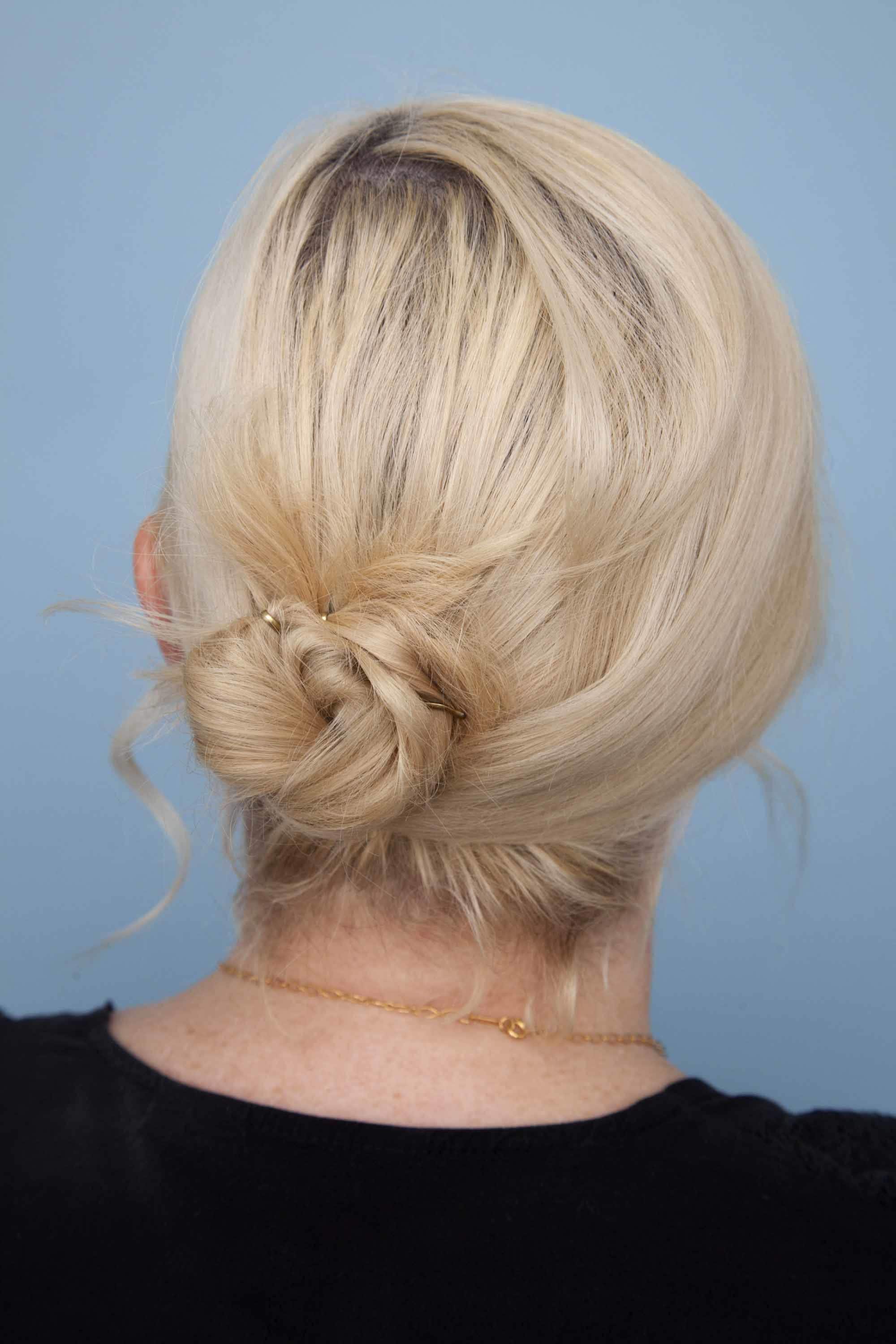 25 Romantic Bun Hairstyles for Prom That Are Easy to Do