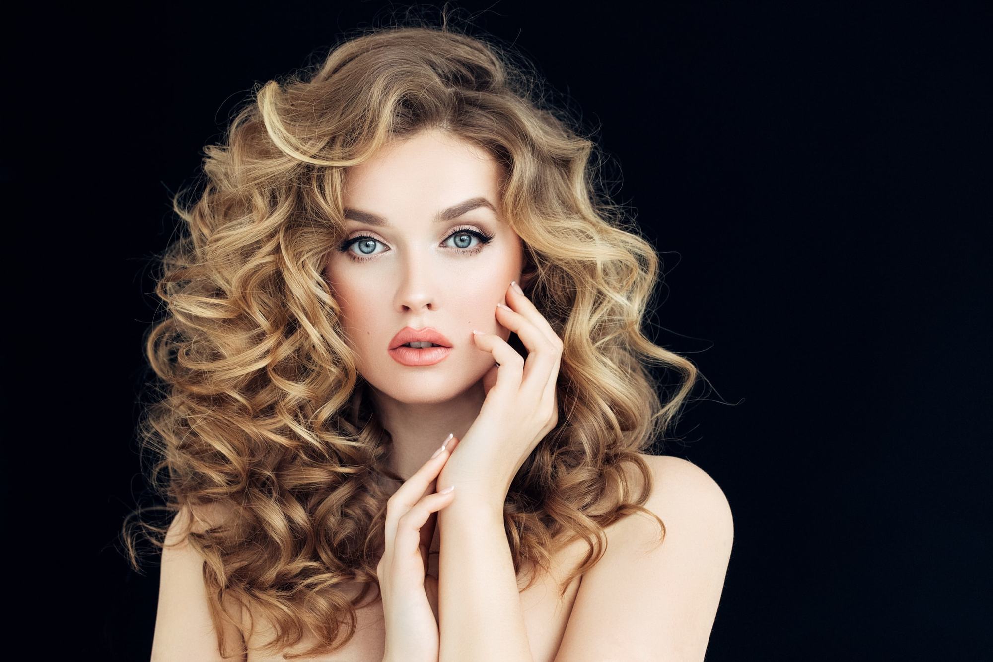 20 Best Hairstyles for Women With Curly Hair 2023 - Top Haircuts for Curly  Hair