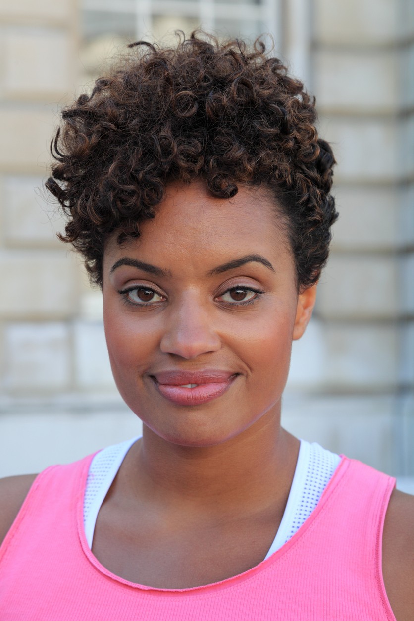 short cropped hairstyles: curls