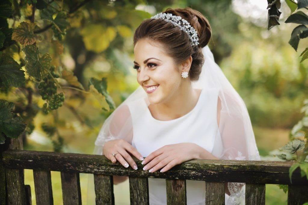 wedding hairstyles for medium length hair: bun