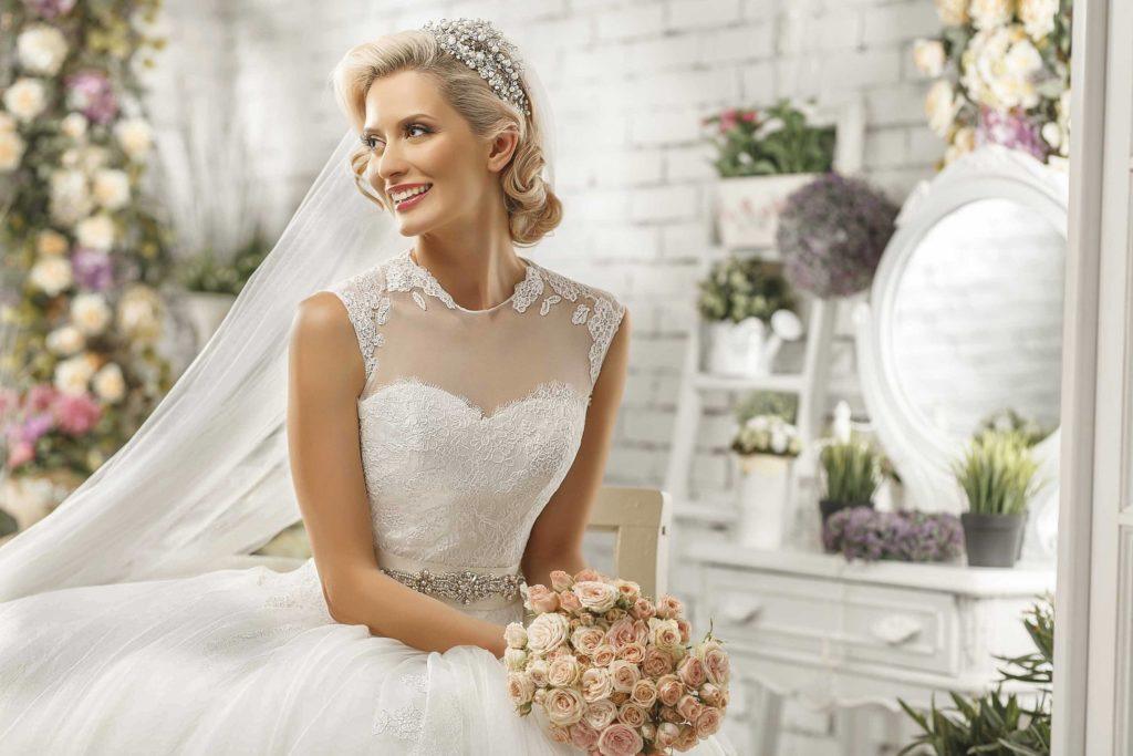 wedding hairstyles for medium length hair: headband hairstyle