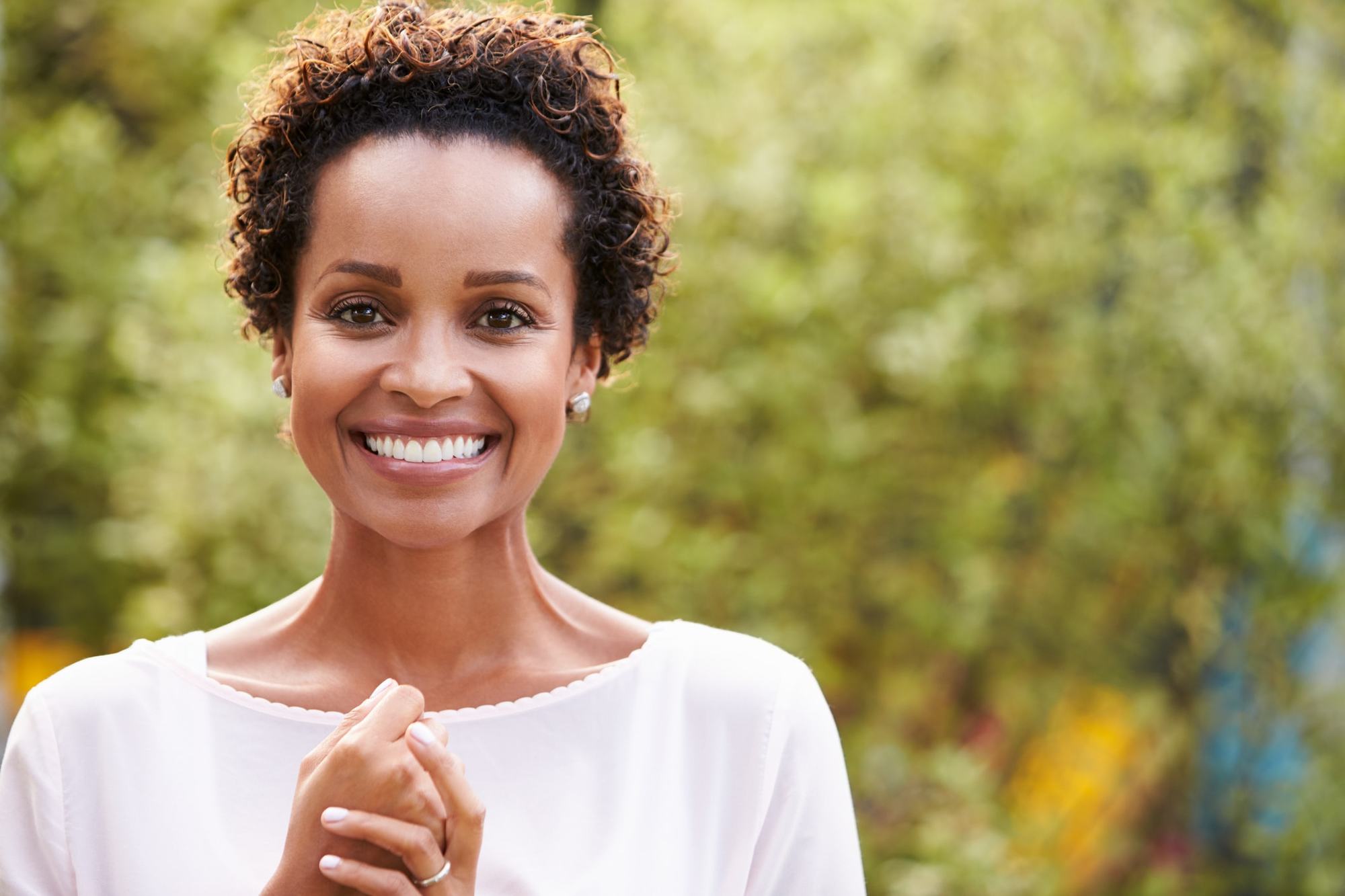 short haircuts for round faces gelled curls