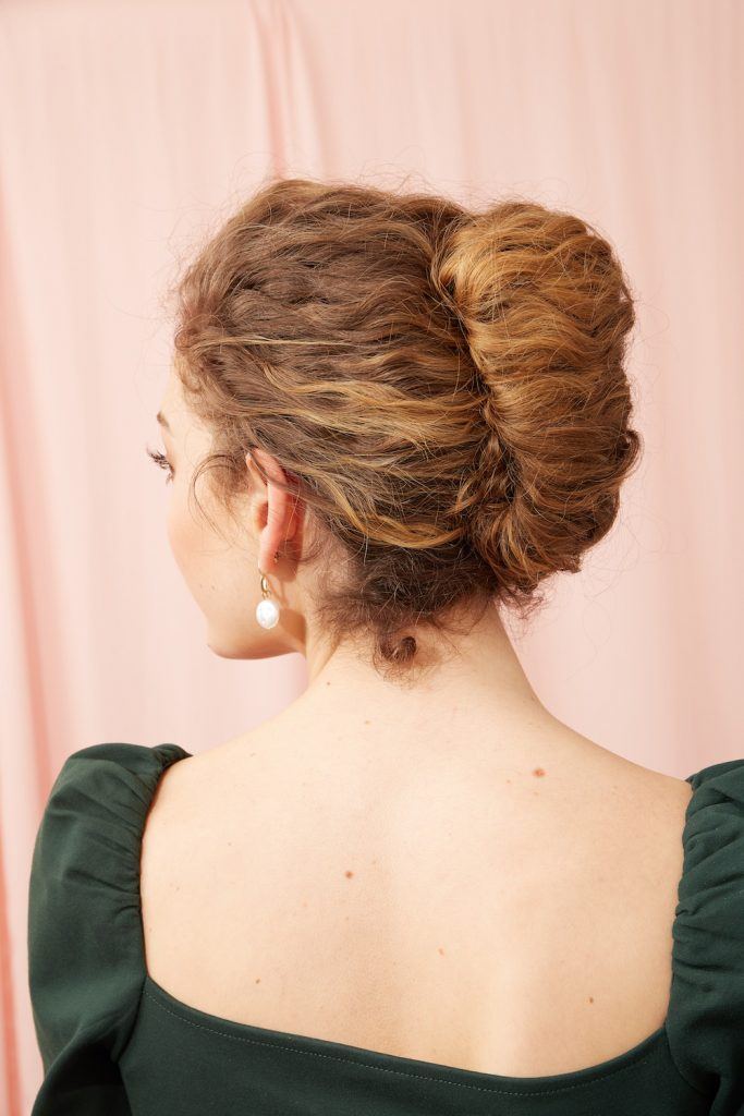 Messy Bun, French Braid to Low Ponytail: Simple and easy hairstyles for frizzy  hair – India TV