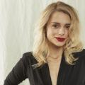 soft date night curls: grungy texture