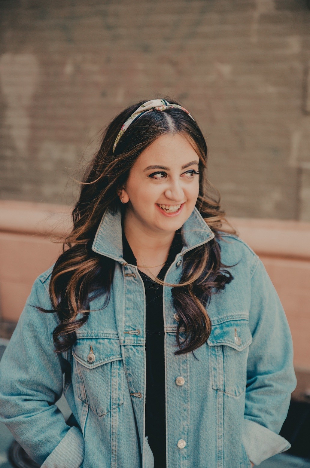 five minute hair routine brunette highlights headband