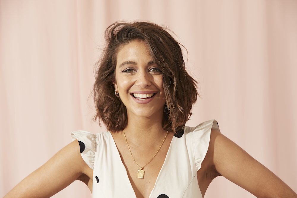 hairstyles for thin curly hair brushed out bob