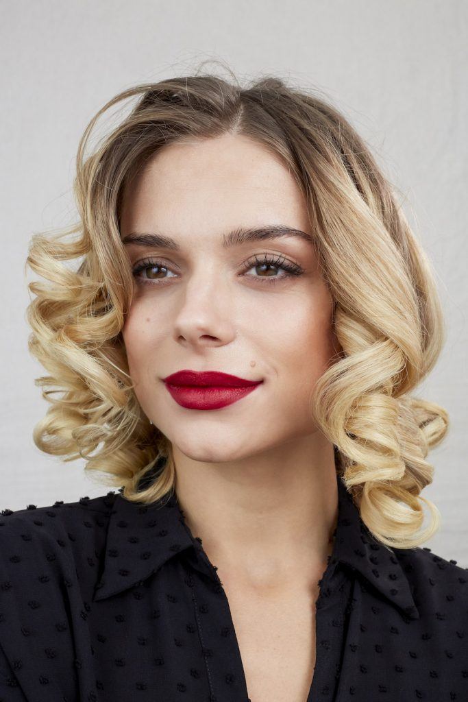 Not Only Hairstylists Know How To Curl Short Hair | LoveHairStyles.com
