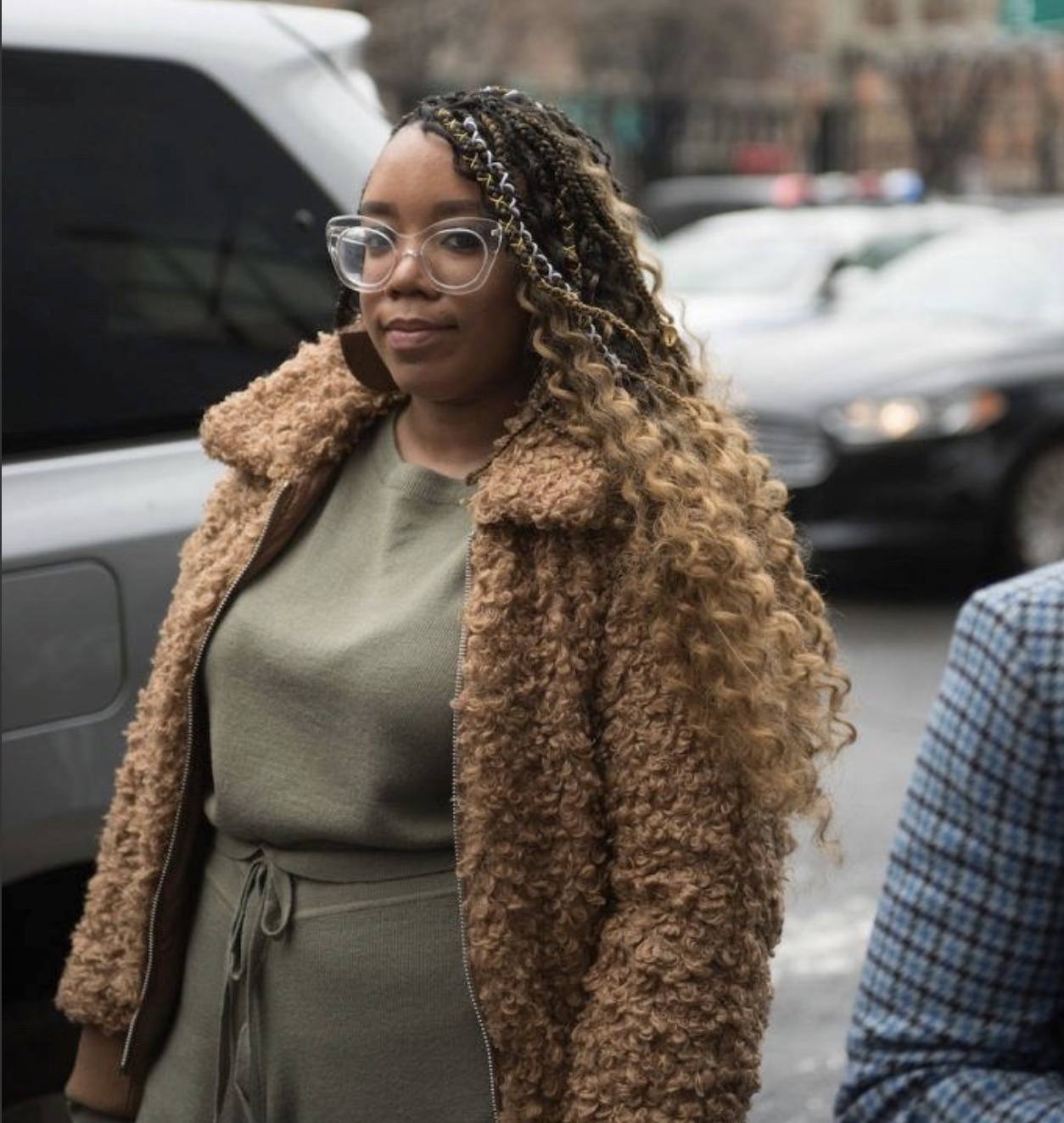 girl with natural hair ombré look