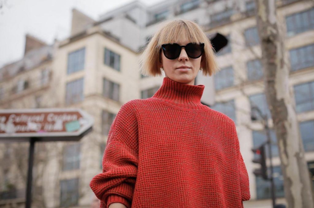 girl with straight blonde bob