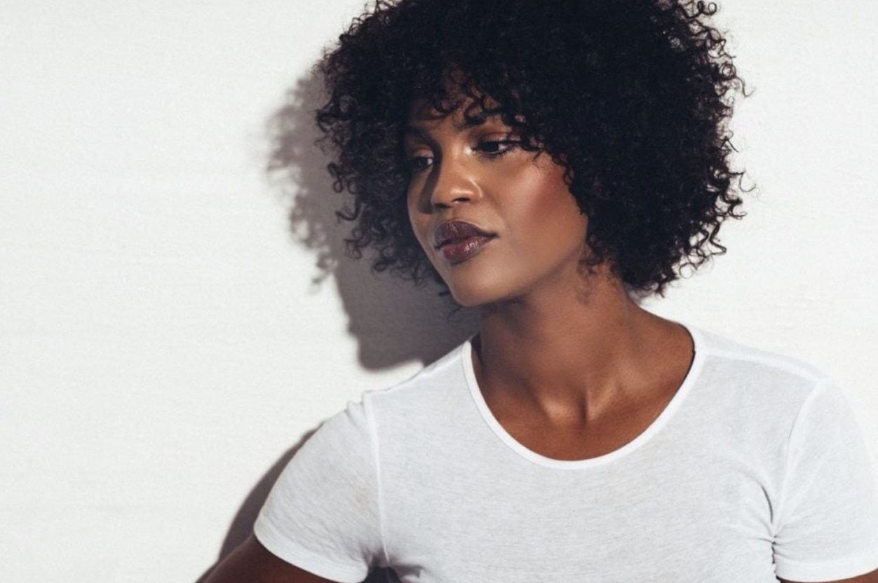 girl with natural hair bob