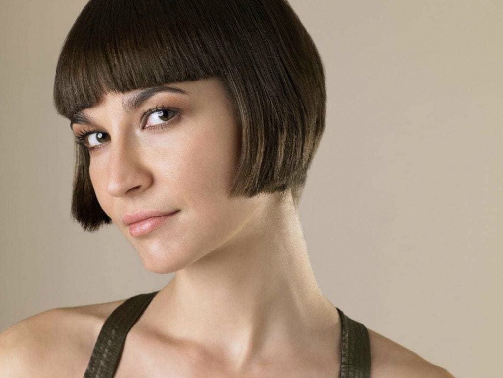 52 Best Bob Haircut Trends To Try in 2023 : Vanilla Blonde Blunt Bob