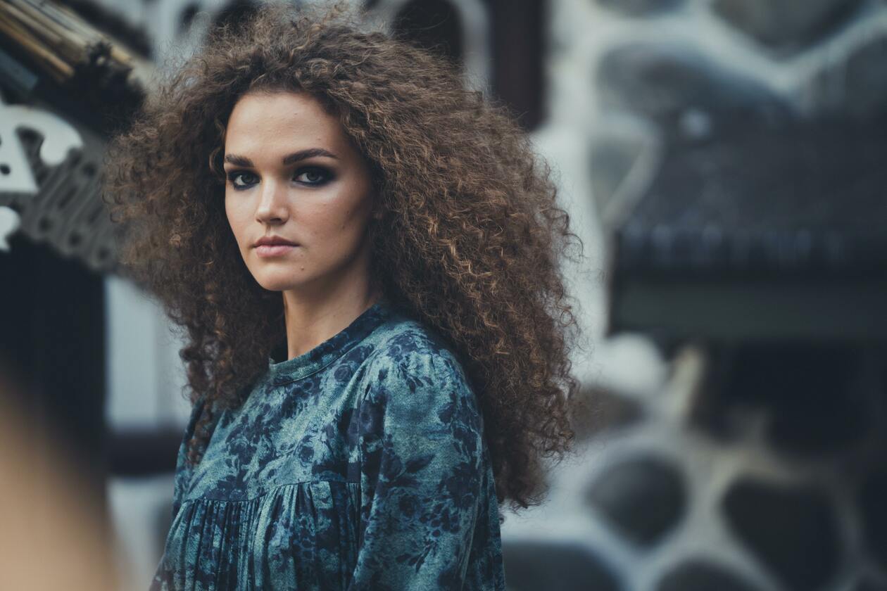 best drugstore shampoo and conditioner woman long dark brown curly hair
