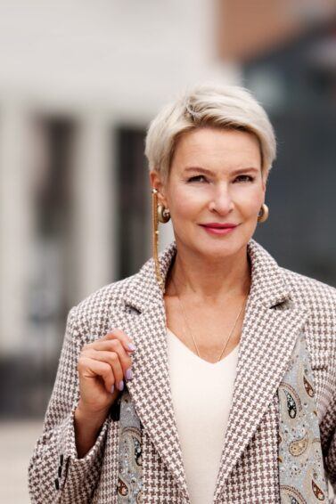 30 Short Haircuts Suitable For Older Women