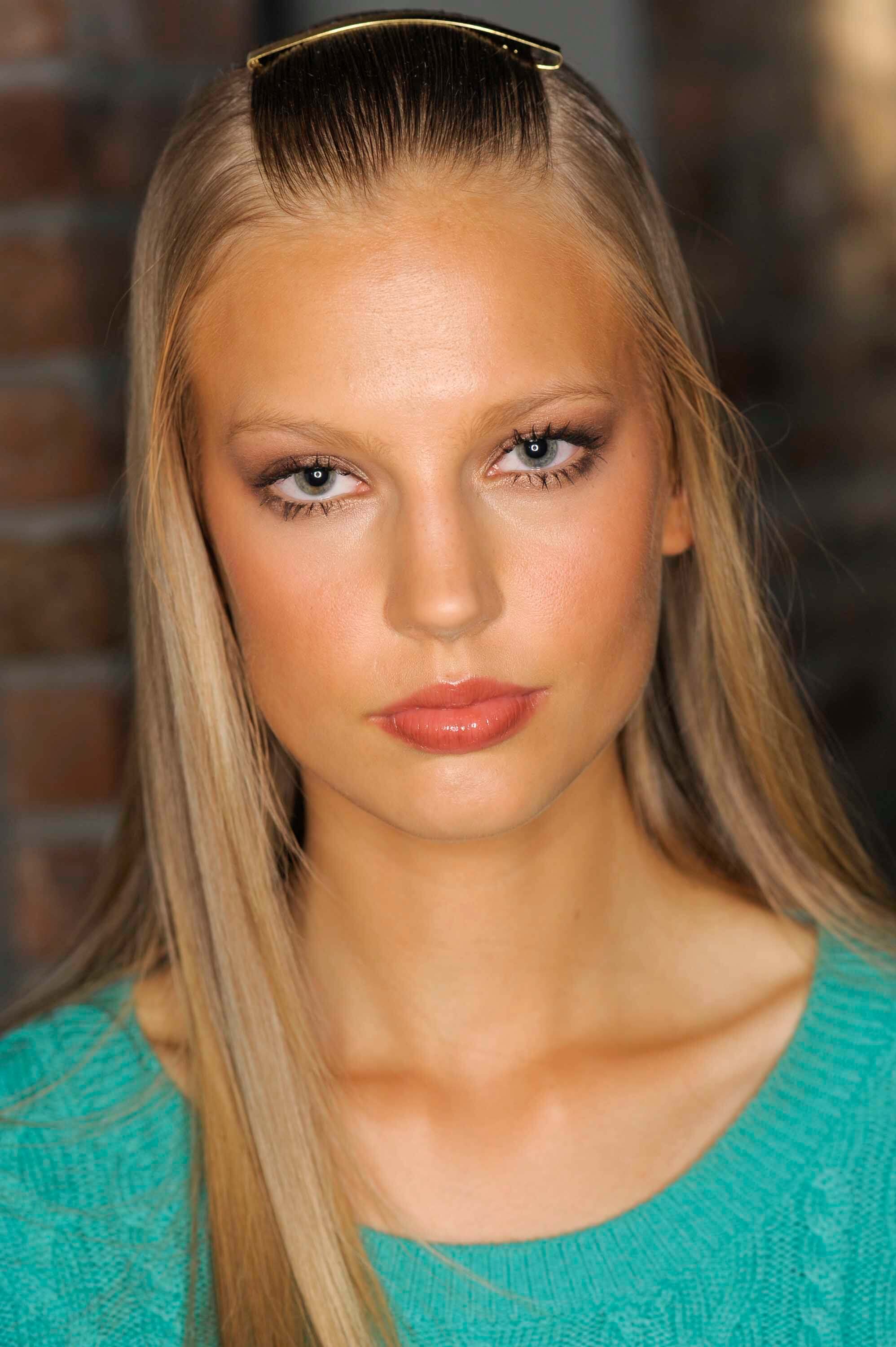 straight hair blonde flat iron