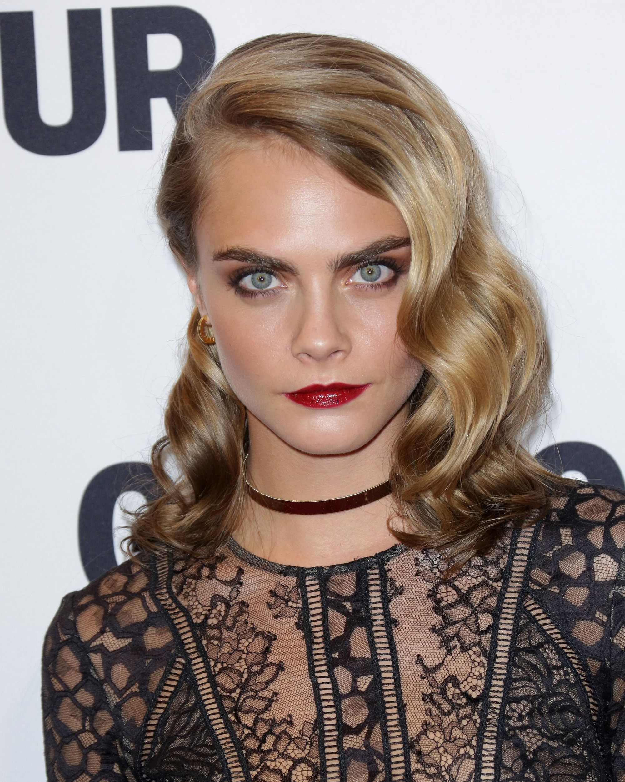 Dirty blonde hair - Cara Delevingne wears her hair with a side part and hollywood waves finish