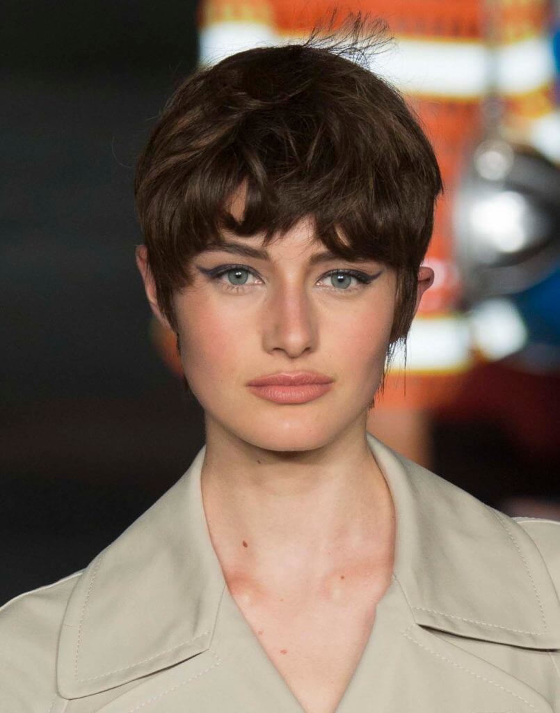Dark pixie hairstyles for round faces