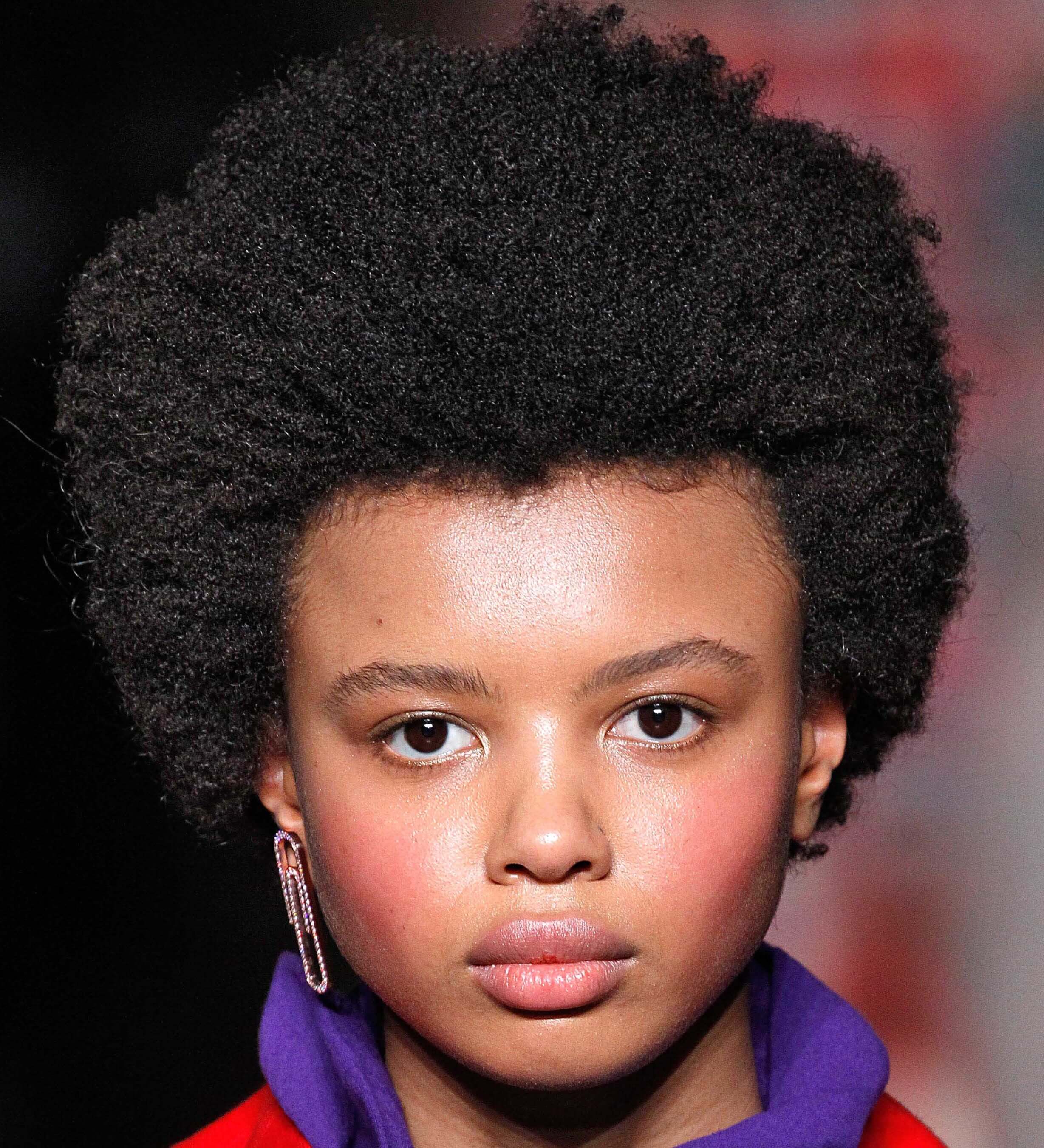 styling curly afro hair