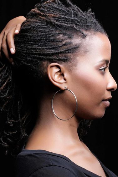 dreadlocks hairstyles: black woman with short locs