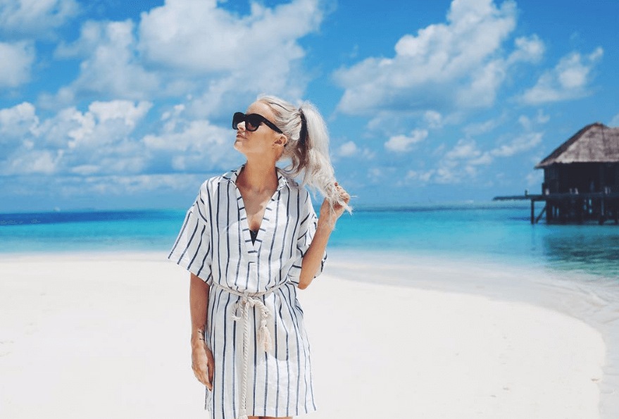 beach hairstyles loose ponytail