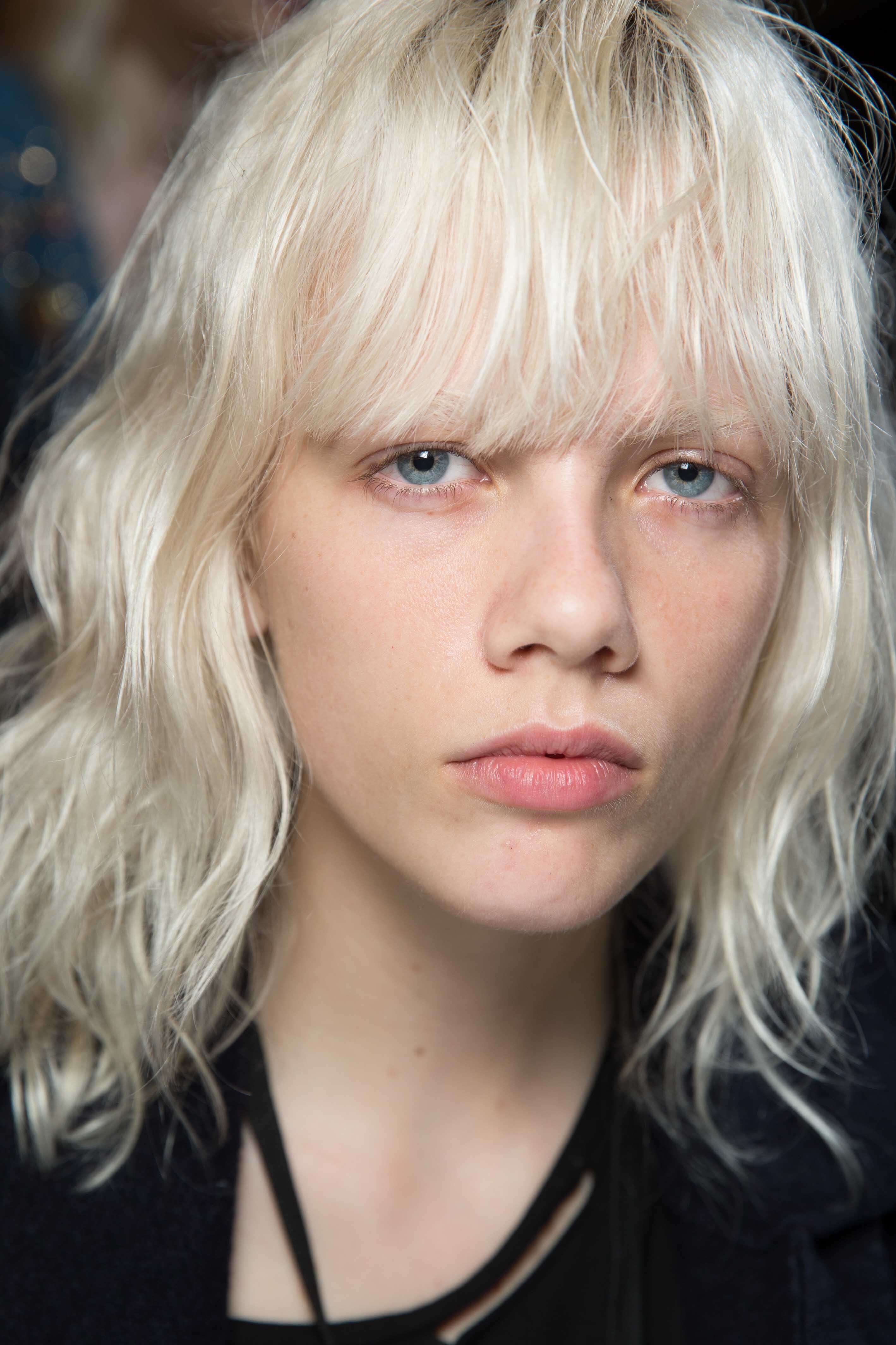 feathered-fringe-layered-bob-hairstyle