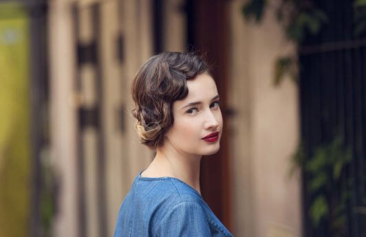 How to create '20s-inspired flapper hair front final look