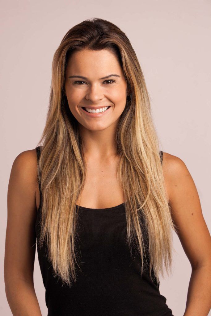 How to blow dry your hair for a wavy effect - All Things Hair