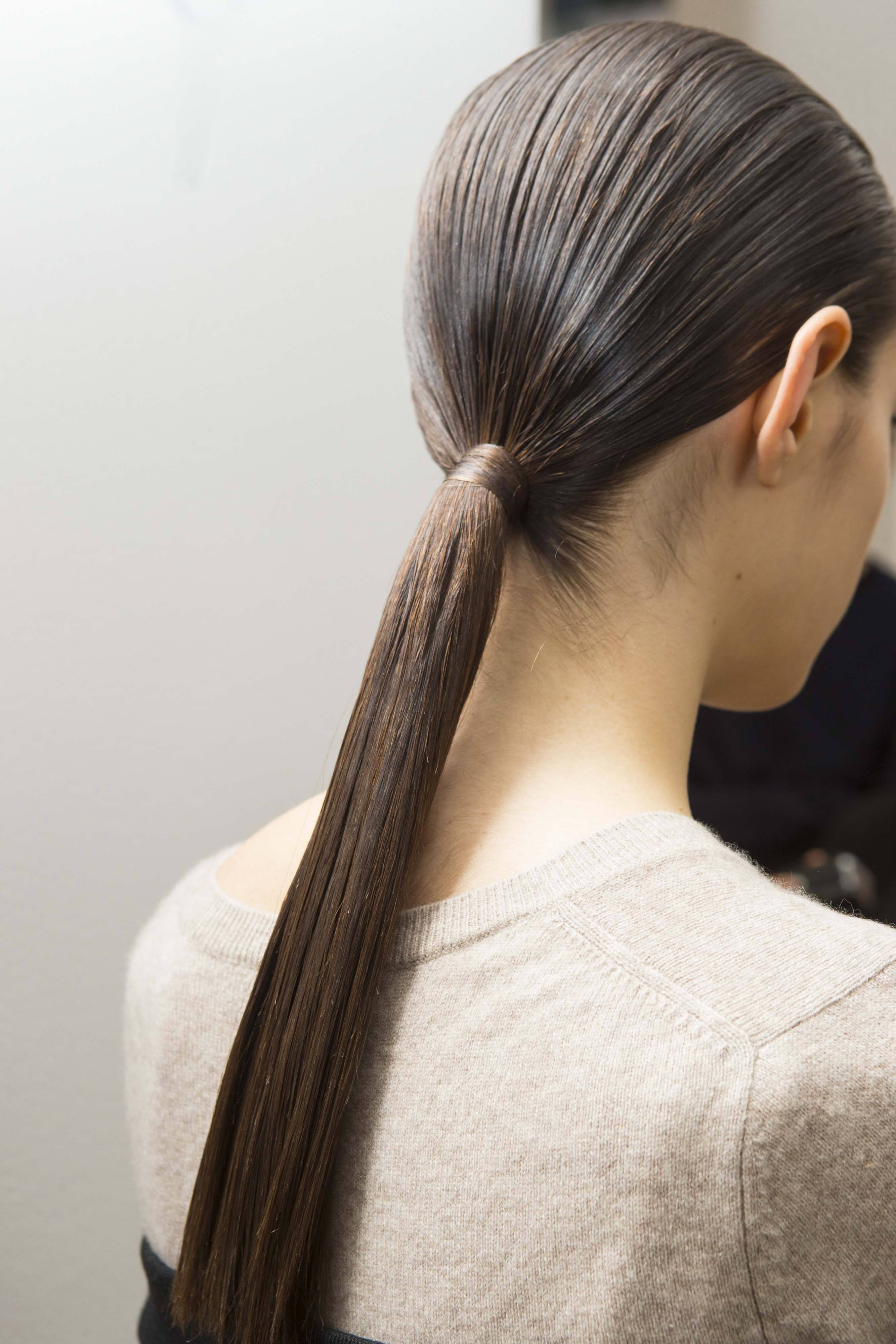 Summer hair: dark hair in a sleek low ponytail