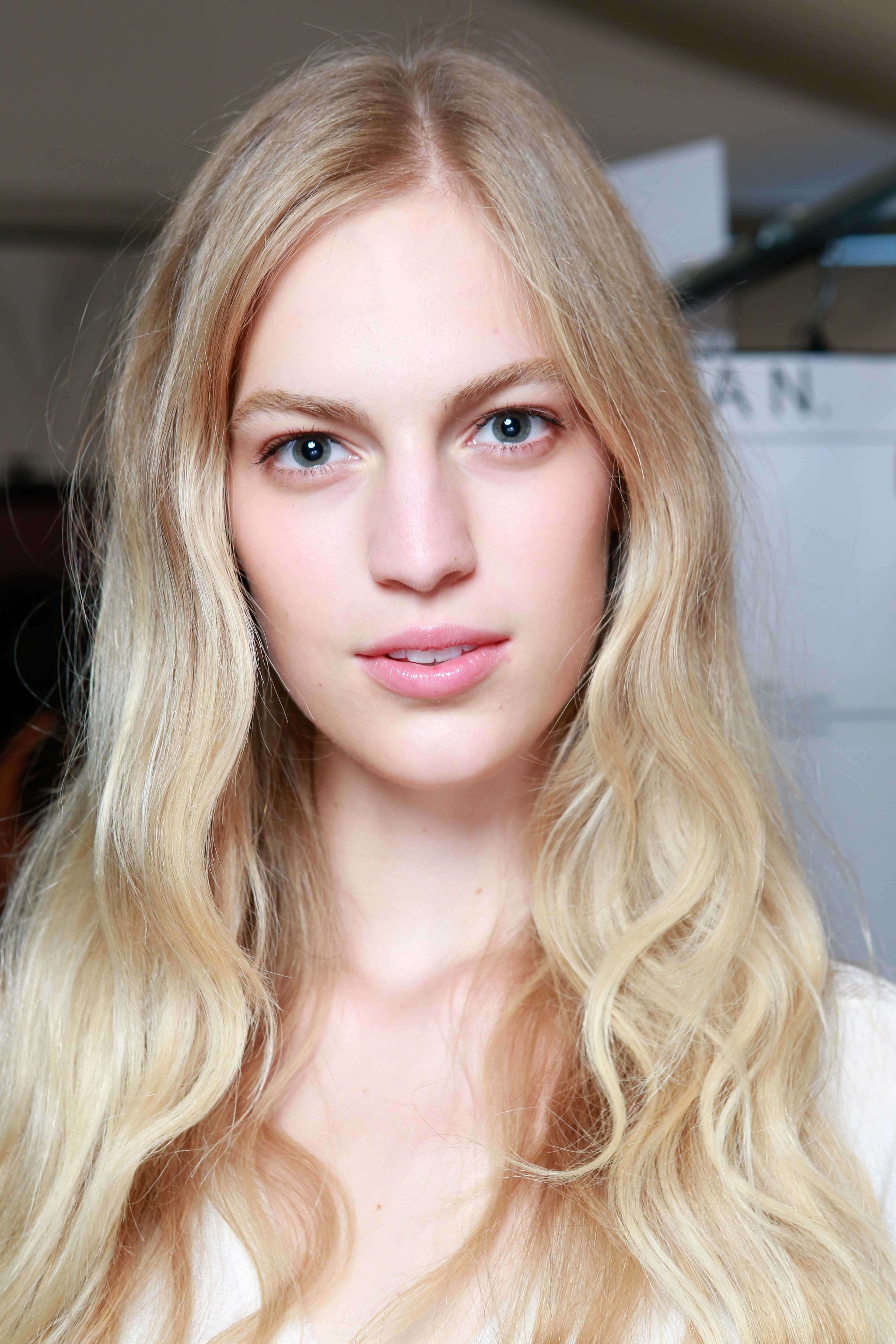 loose waves hairstyles for long faces