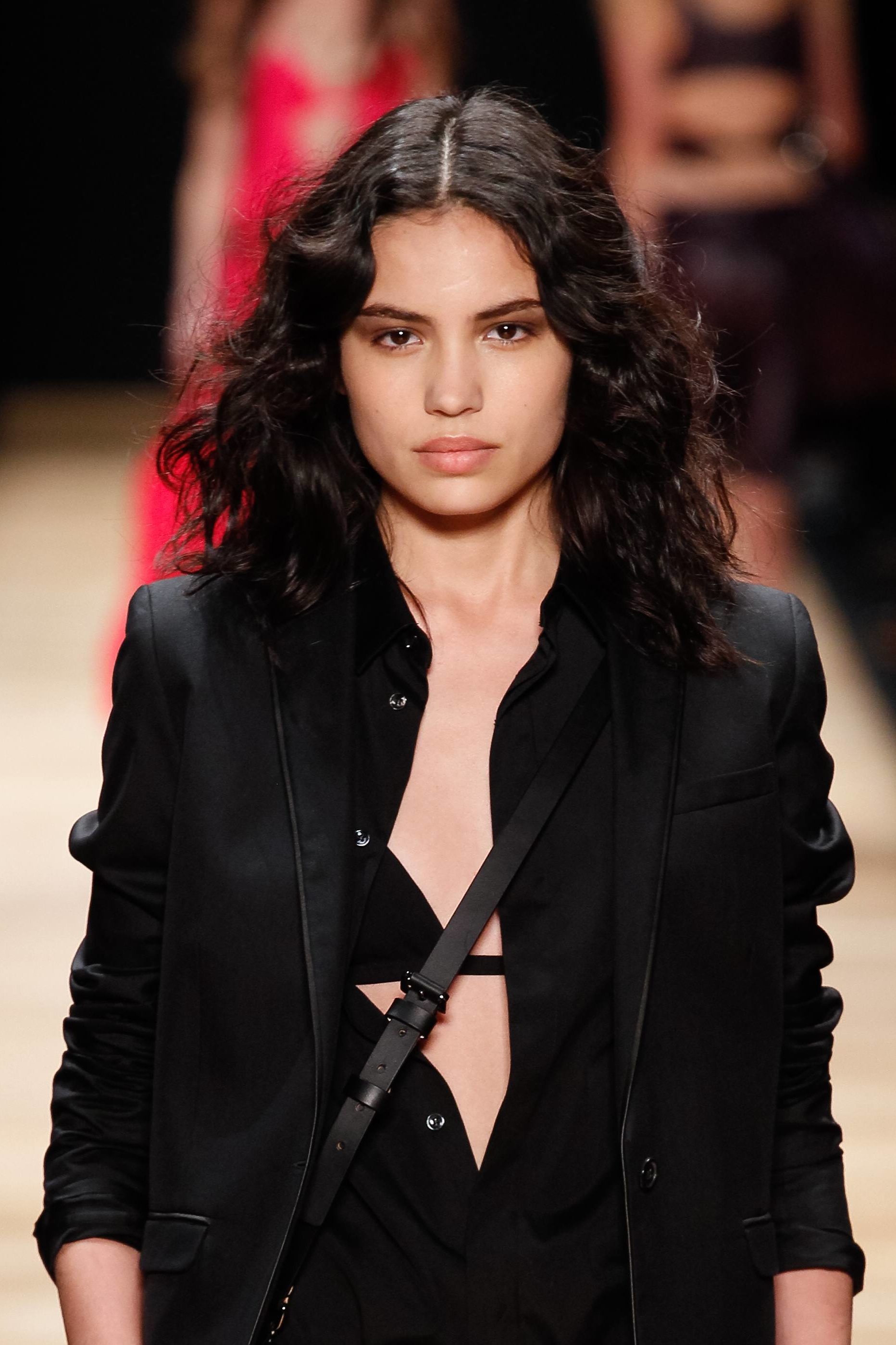 How to style medium hair: medium hair dark curls tousled layered waves