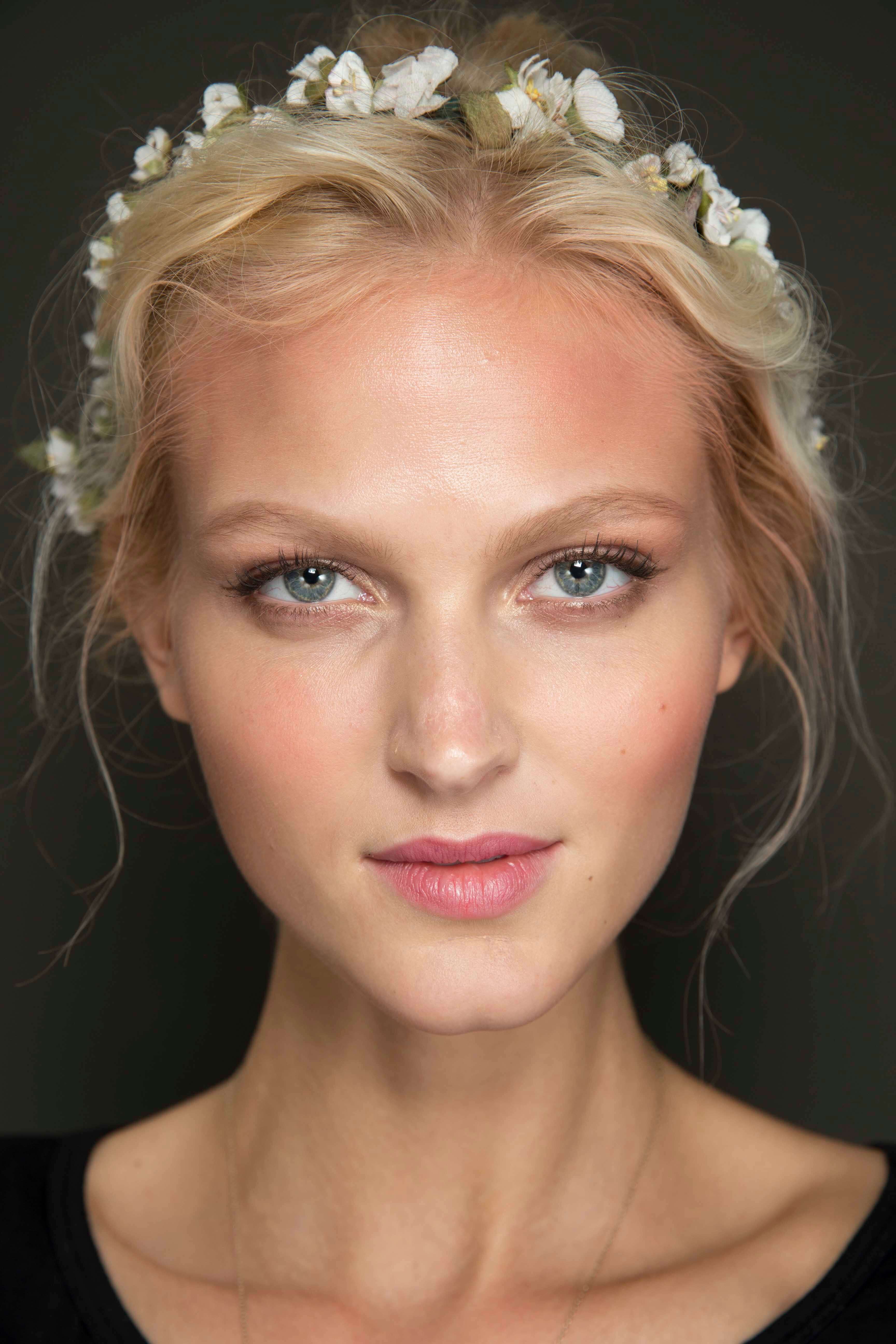 bridal hairstyles for short hair floral headband