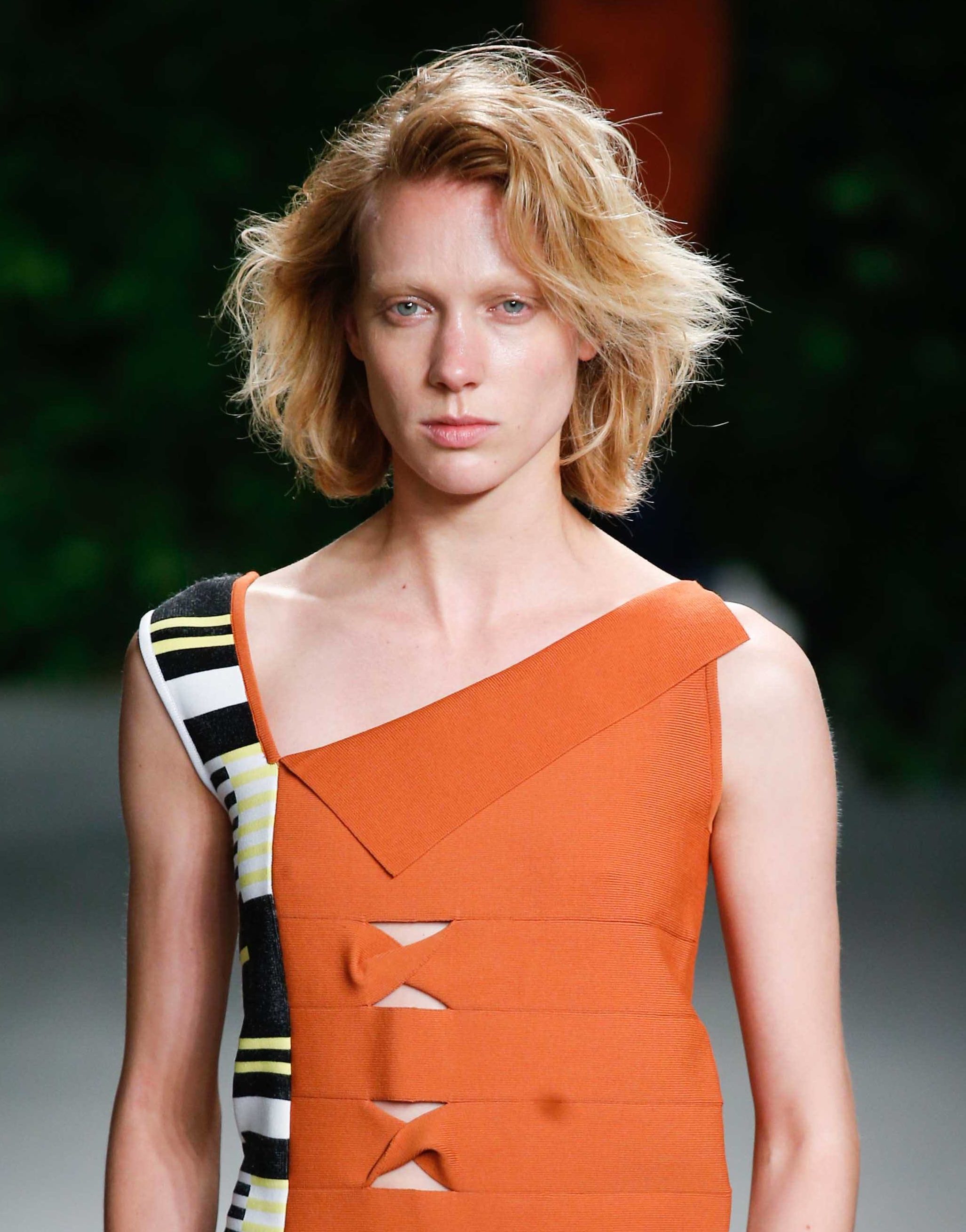 Feathered hairstyles: All Things Hair - IMAGE - feathered strawberry blonde bob