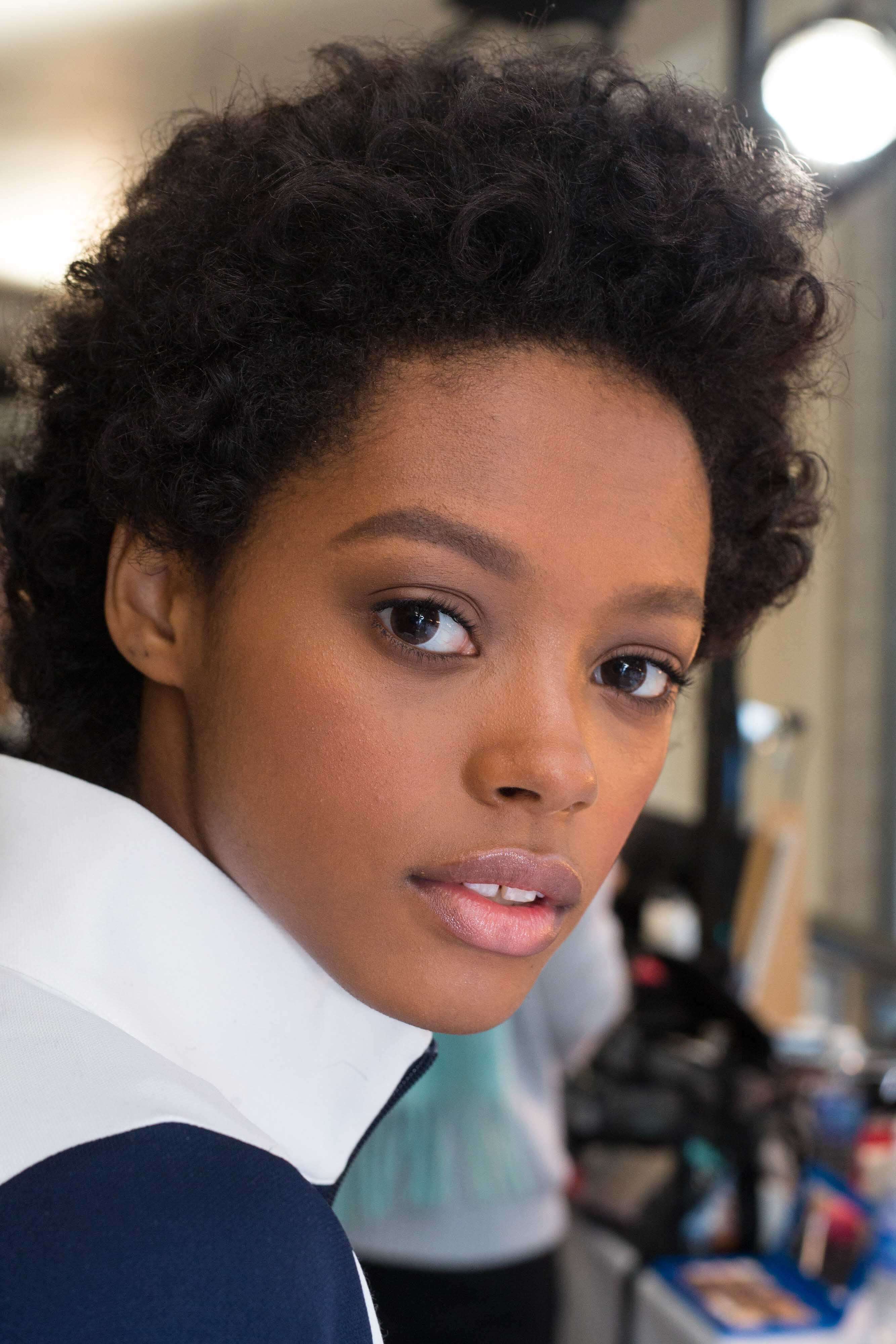 Short haircuts for curly hair: cute crop