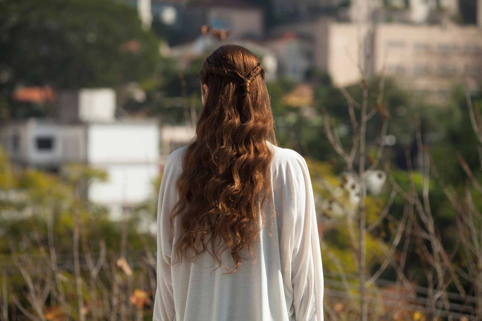 dark brown hair half up fishtail braid