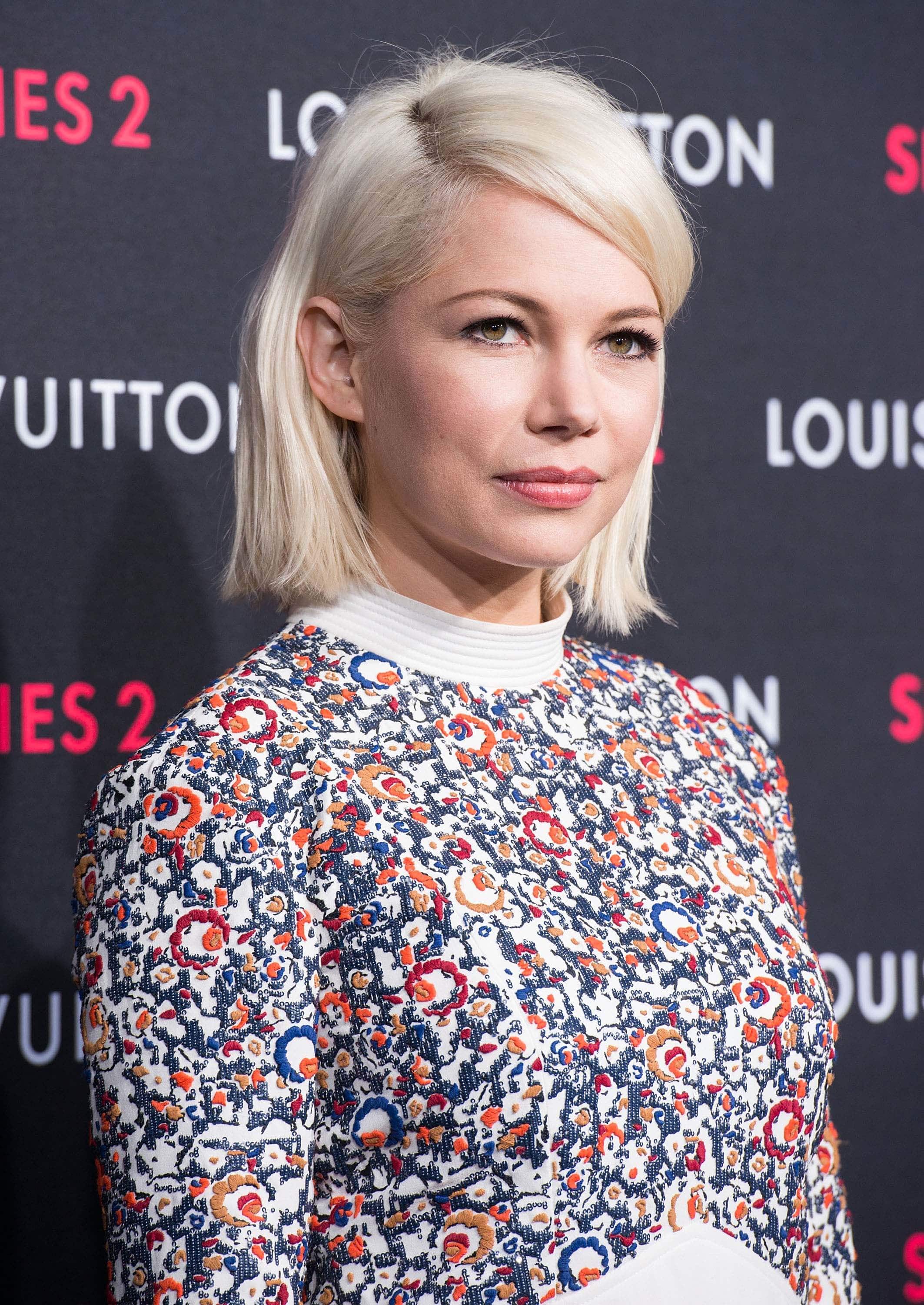 Blonde hair: Side view image of actress Michelle Williams with ice blonde short hair