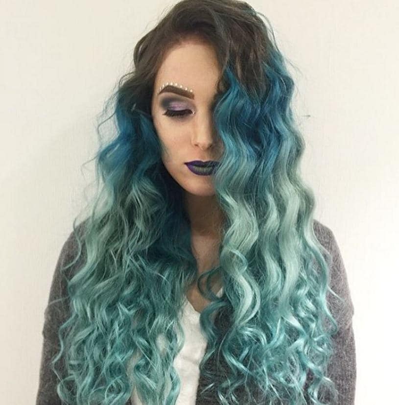 Mermaid blue green waves: Aquatic ombre from Instagram @mirrycat