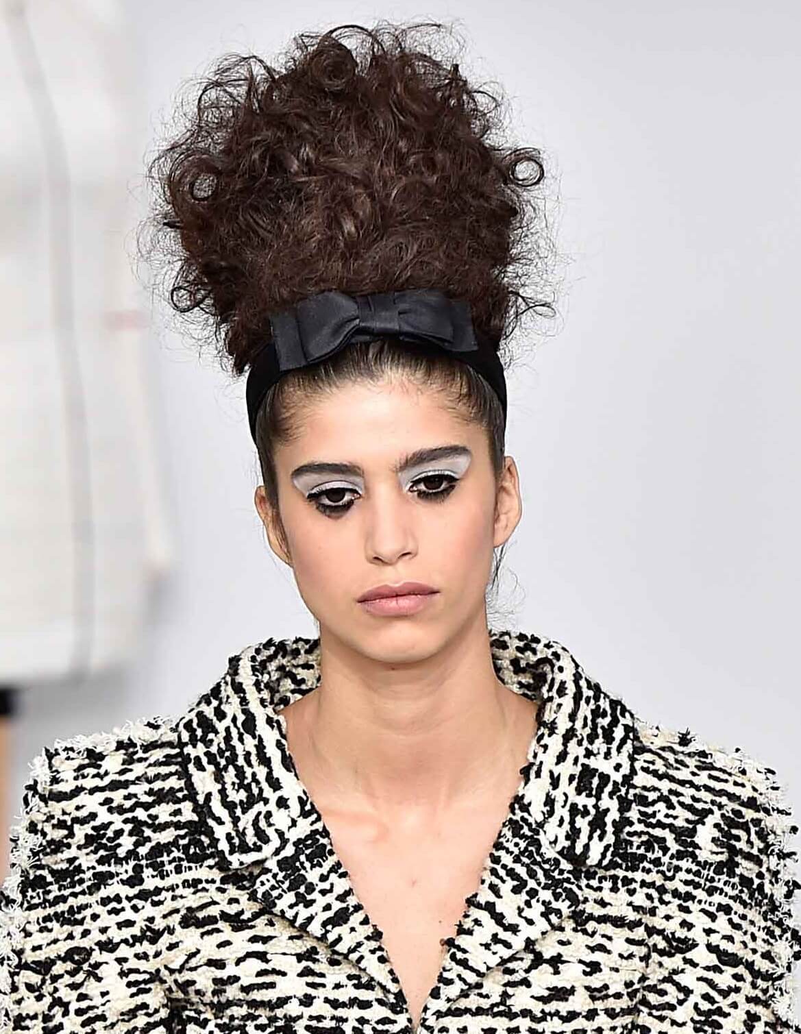 The curly puff hairstyle