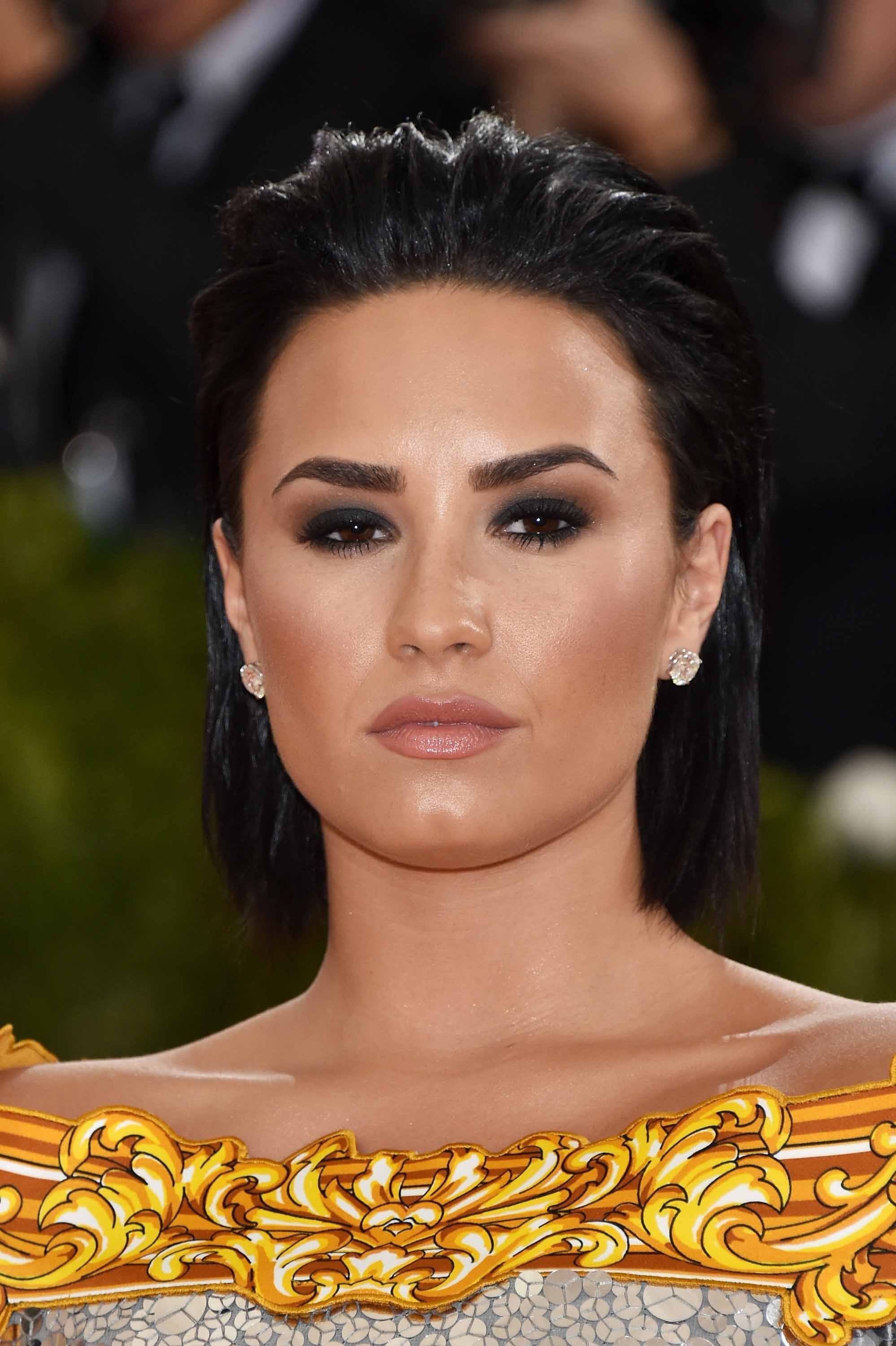 demi lovato wet look bob celebrity hair