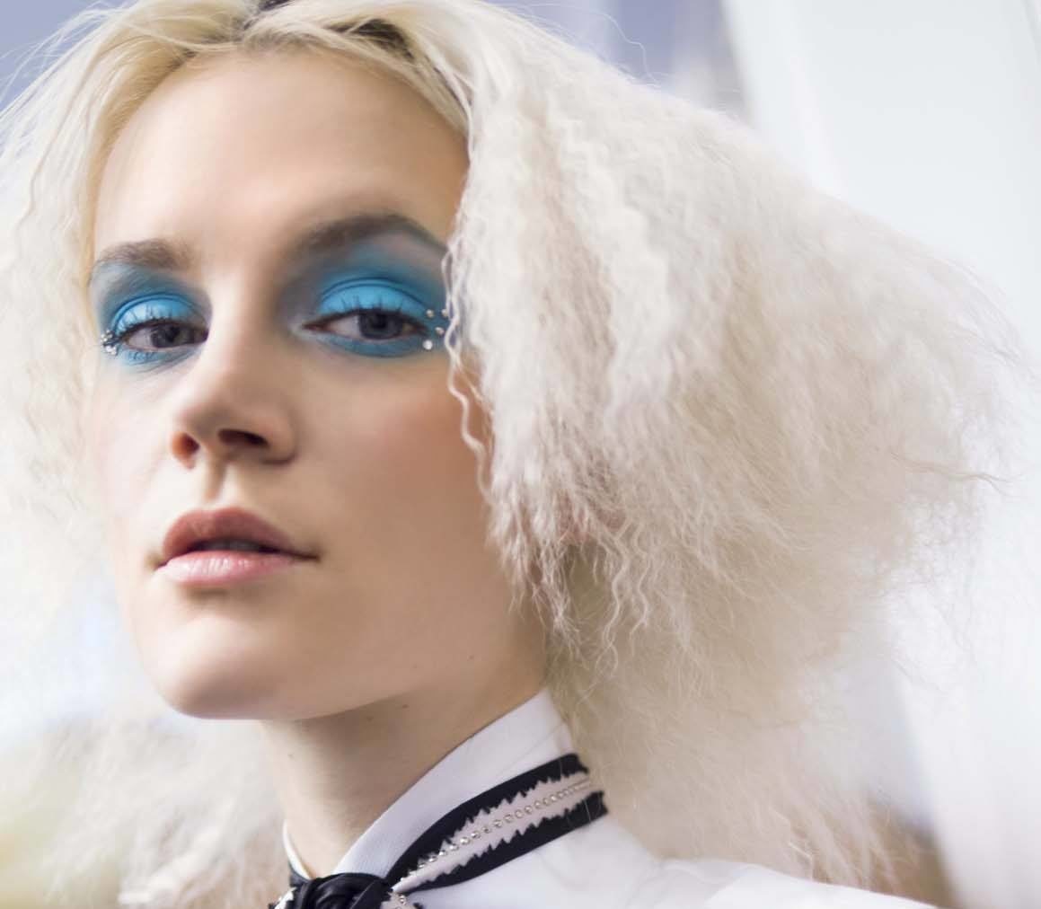 platinum blonde hair frizzy