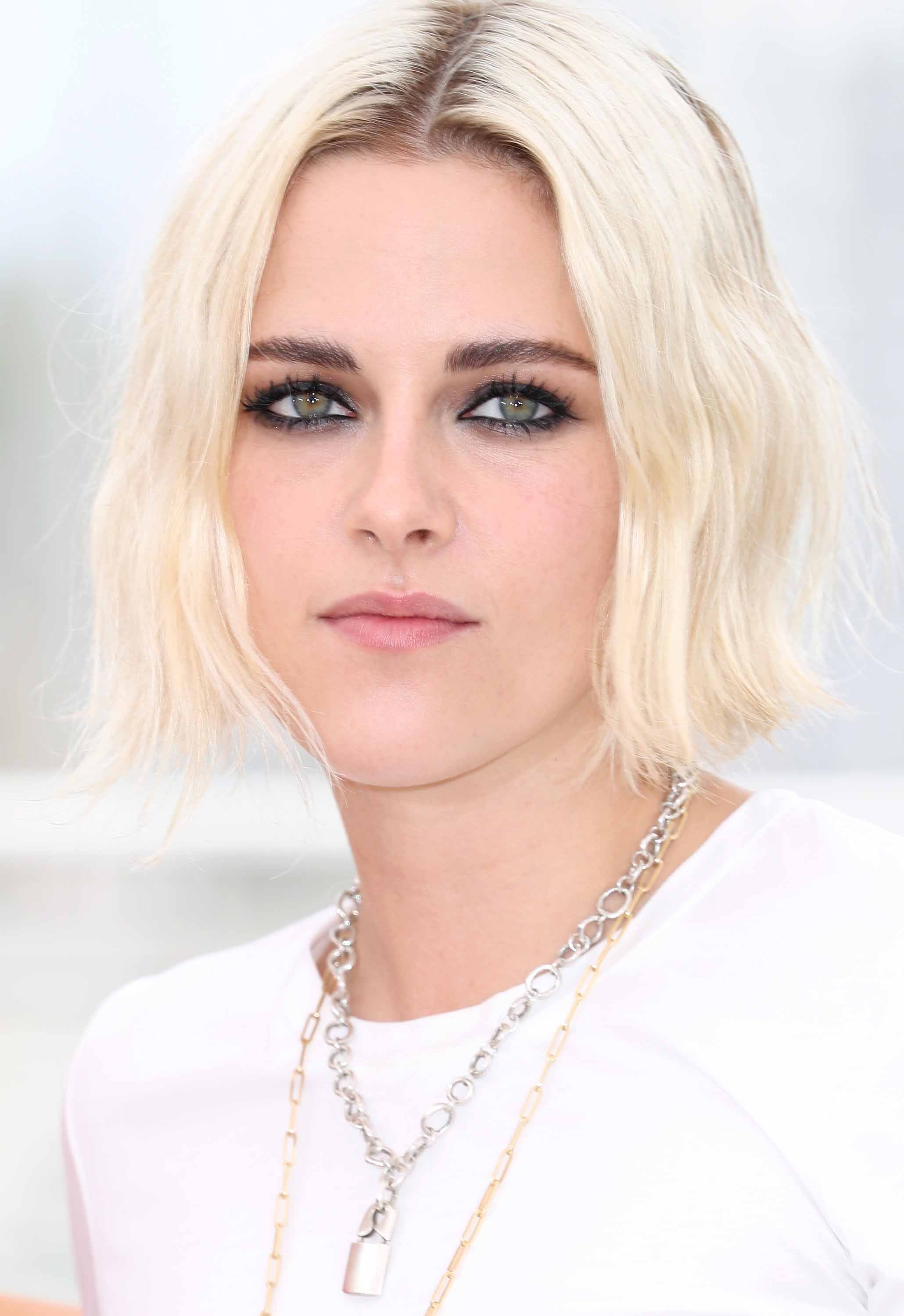 kristen stewart platinum blonde wavy bob