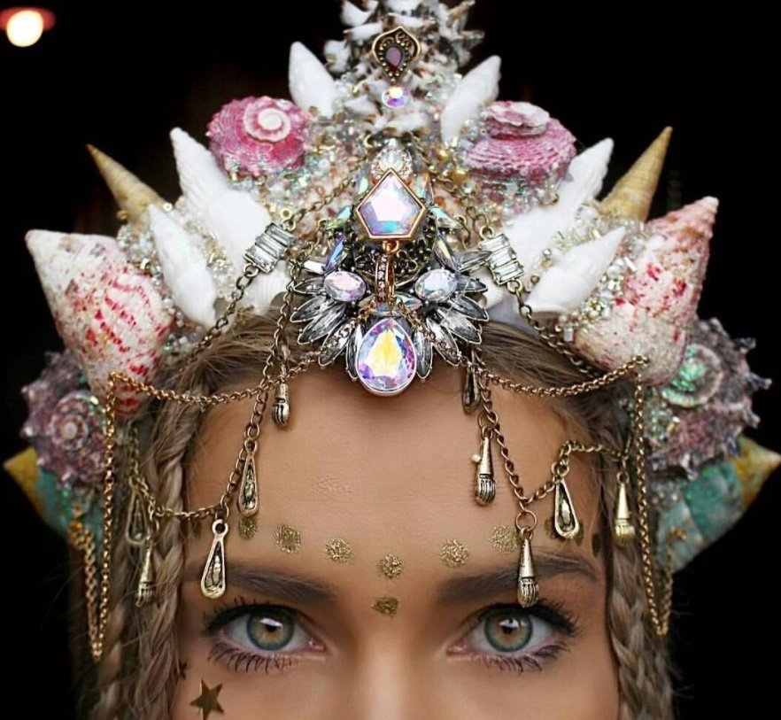 woman with mermaid crown hairstyle and glittery makeup