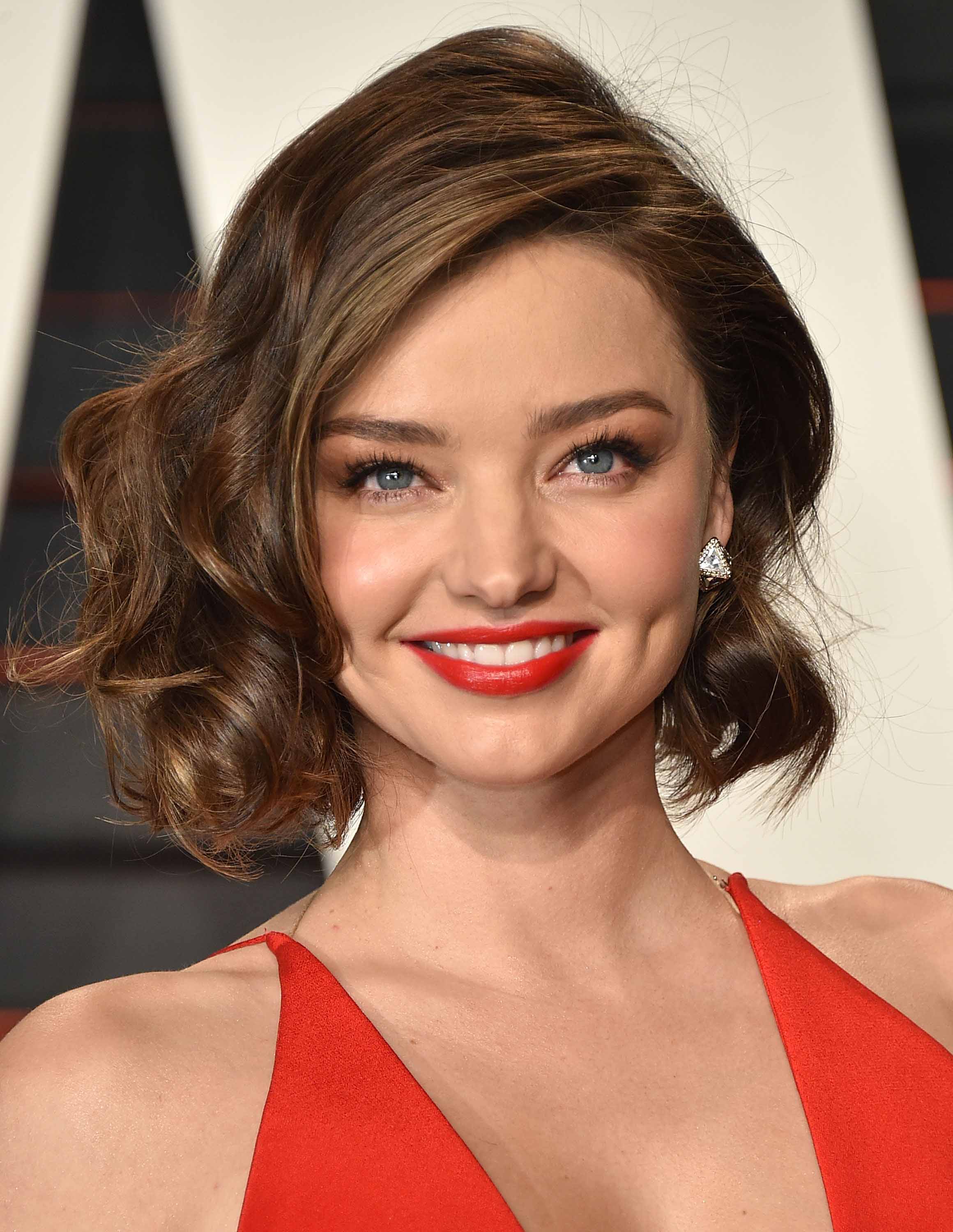 miranda kerr brown wavy hair in bob cut