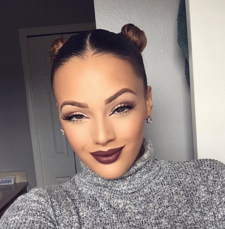 Short hairstyles for black women: mini buns