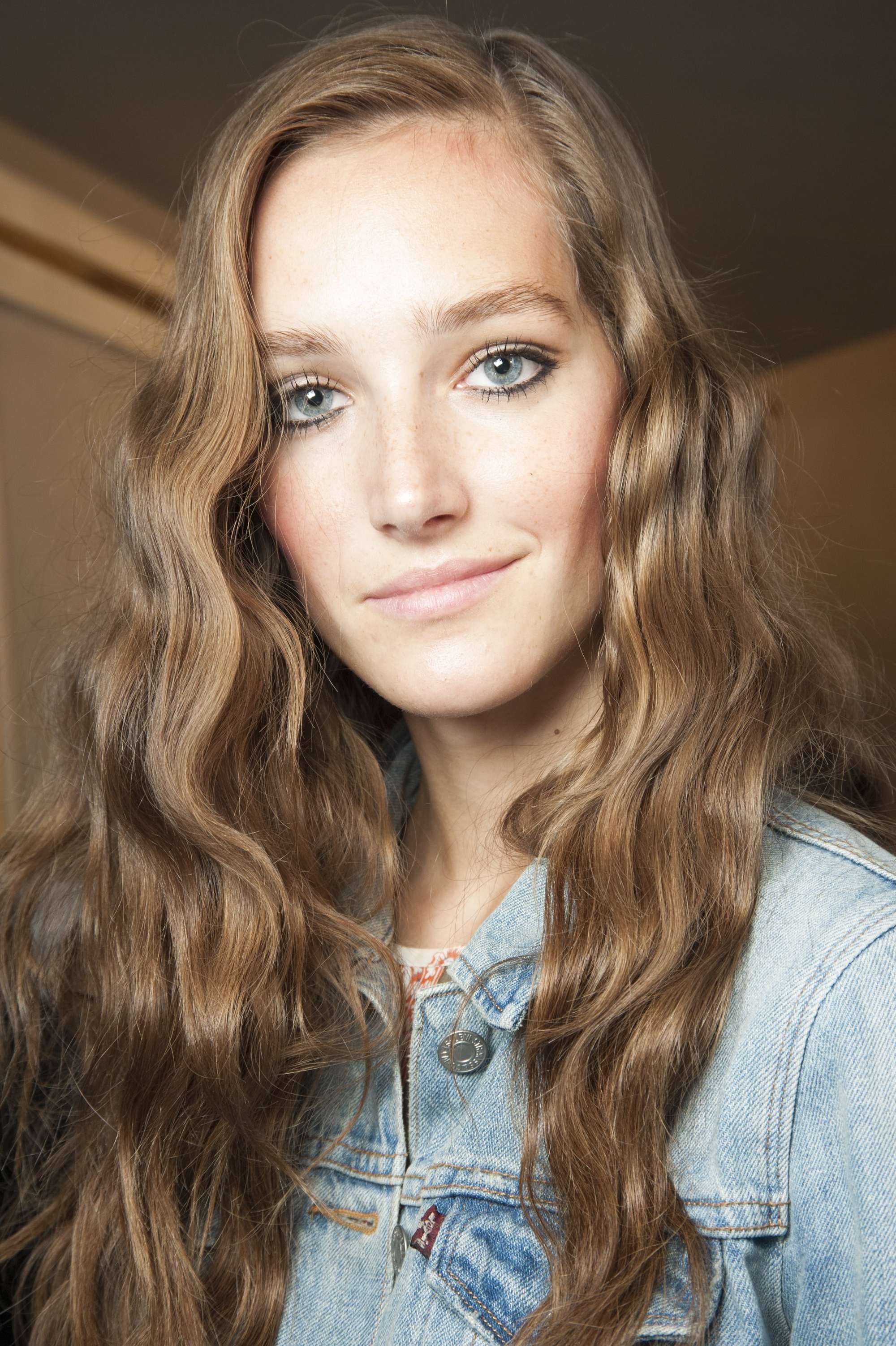 model backstage with sun kissed golden brown hair
