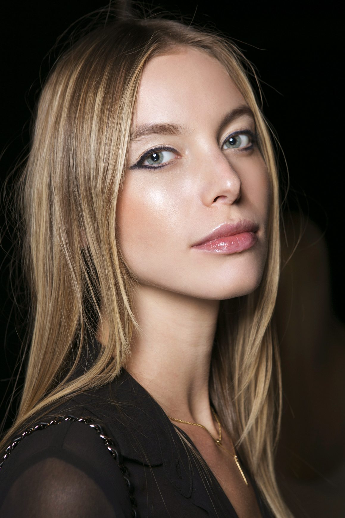 Light brown hair: highlights and lowlights
